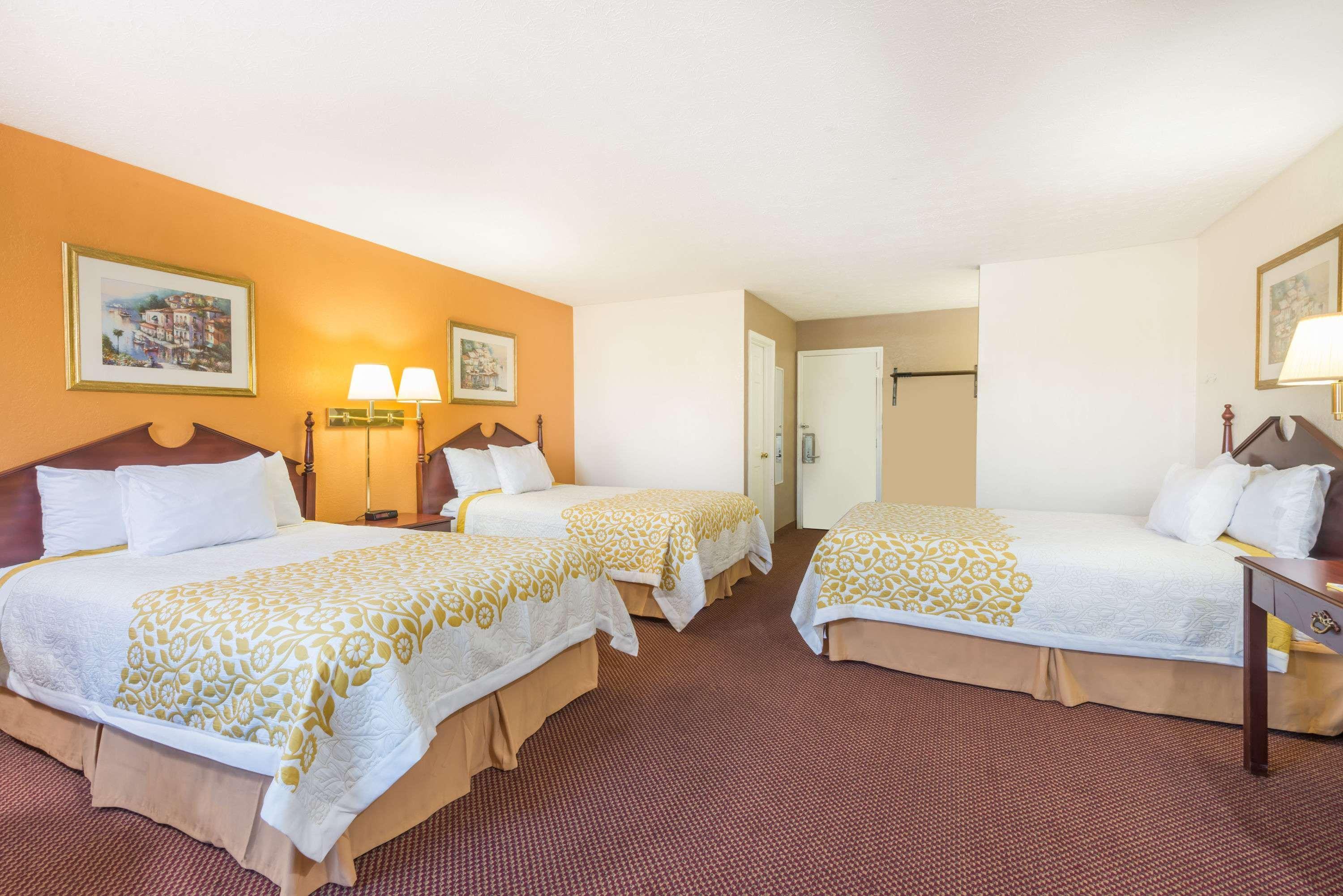 Days Inn By Wyndham Amherst Luaran gambar