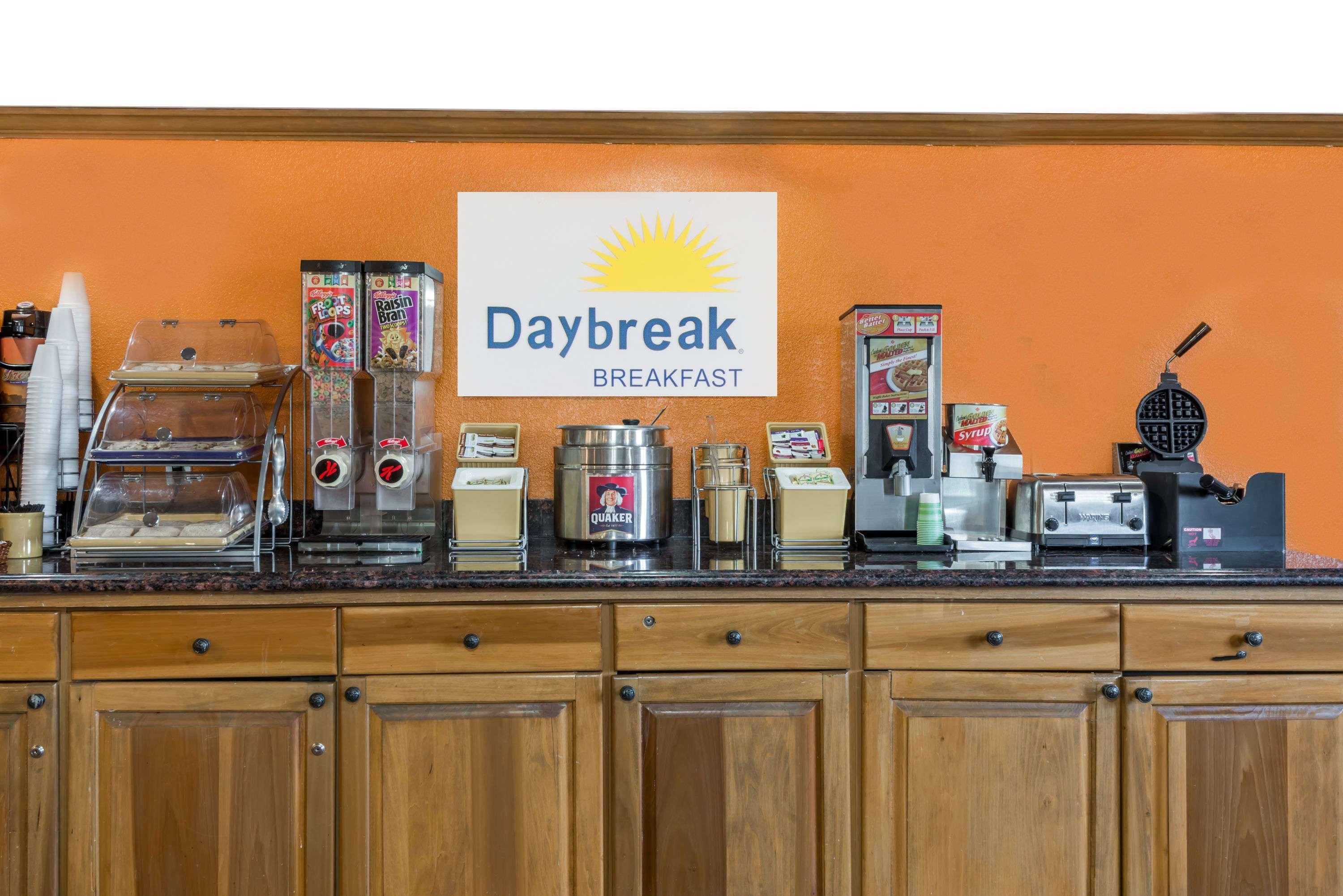Days Inn By Wyndham Amherst Luaran gambar