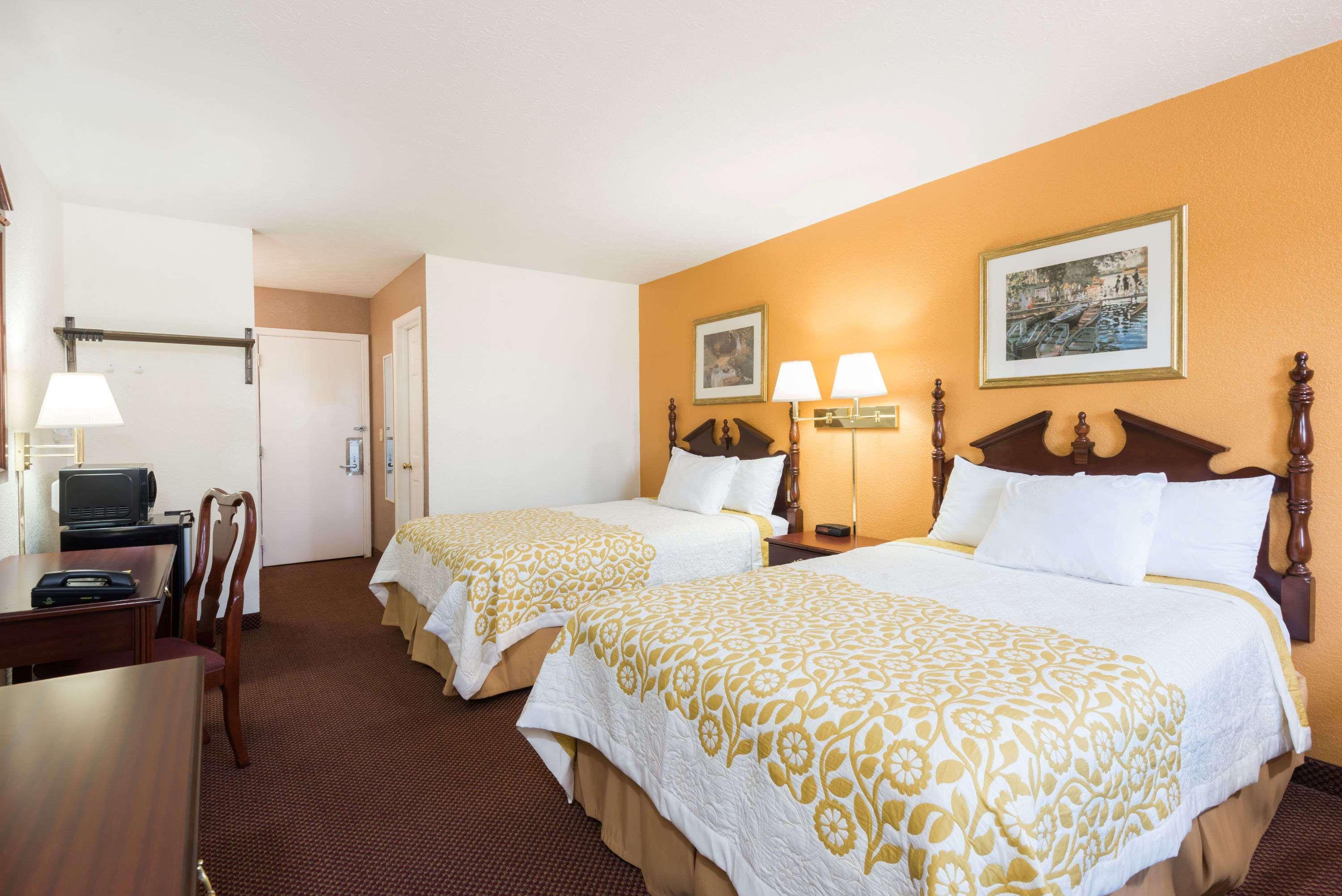 Days Inn By Wyndham Amherst Luaran gambar