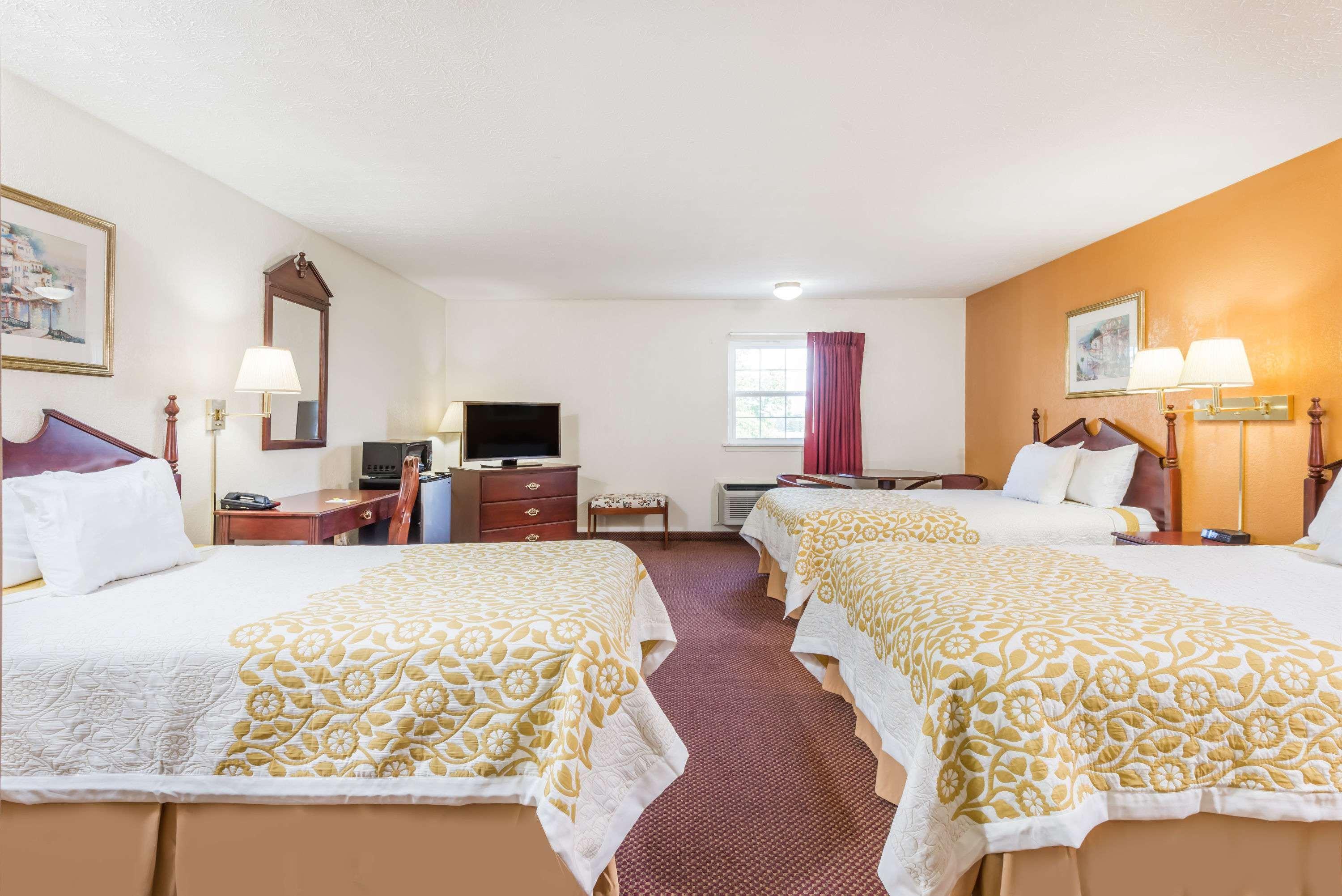Days Inn By Wyndham Amherst Luaran gambar